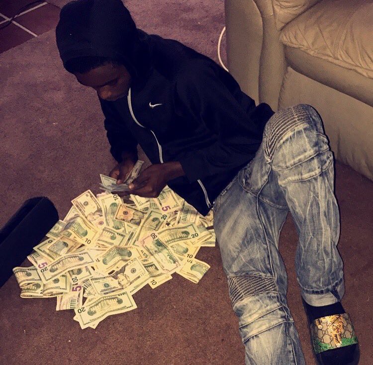 jussstrobin's tweet photo. I wish this wasn't true bro 😪💔 R.I.P. fuck who did this ‼️ Baby just wanted the bag ‼️😪 Rest Easy Mikey https://t.co/vQVWVO5yEN