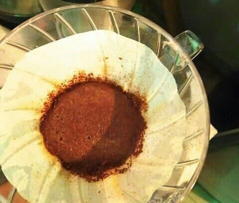 Upaboga's tweet photo. Menikmati malam dengan secangkir kopi di Upaboga Cafe.  Disajikan dengan manual brewing, vietnam drip dan tubruk - West Java https://t.co/8sNY4JOBMq