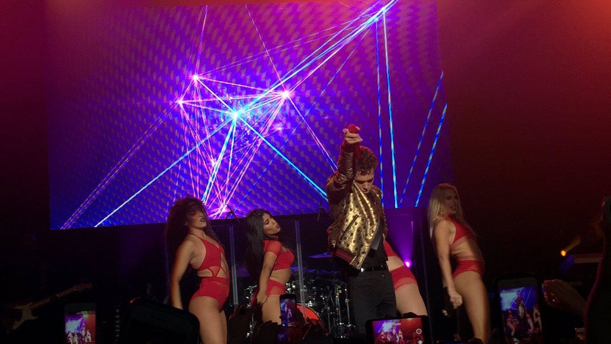 0621Bee's tweet photo. Last night was so LIT 😜🍑🔥🤙🏾💜
#FMPYJapanTour #AustinMahone #Osaka #ZeppNamba https://t.co/4TTh35GQYB