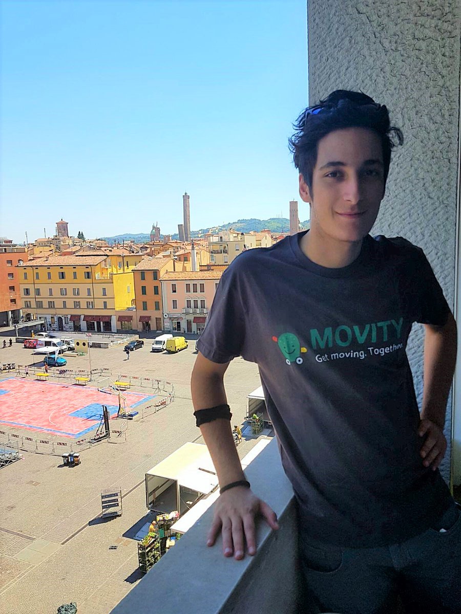 MovityOfficial's tweet photo. Altre vite, altre storie, altre persone. Felice vive a Bologna, si è da poco laureato e presto tornerà a #Messina. Congratulazioni dottore! https://t.co/RhkBh3XLW4
