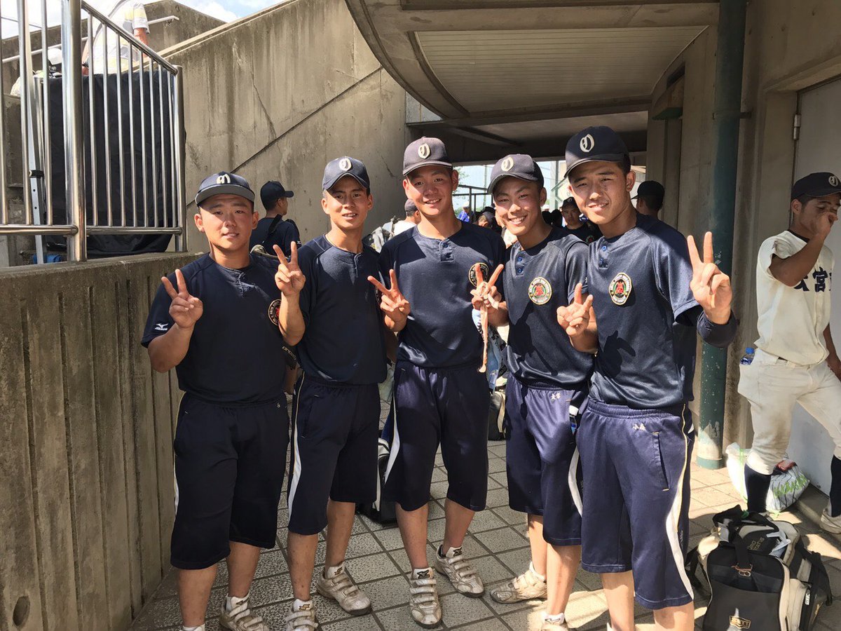 BHaruka3215's tweet photo. 今日の叡明高校との試合をやり、5対2で負けて、引退しました。。
自分の野球人生で1番楽しい試合と1番の応援の中やれたこと、大宮東高校で野球ができたことに、負けて悔しかったけど、この36期生で野球ができたことに感謝します。
応援してくれた人ありがとうございます。高校野球ありがとう。 https://t.co/JR0YdysZpr