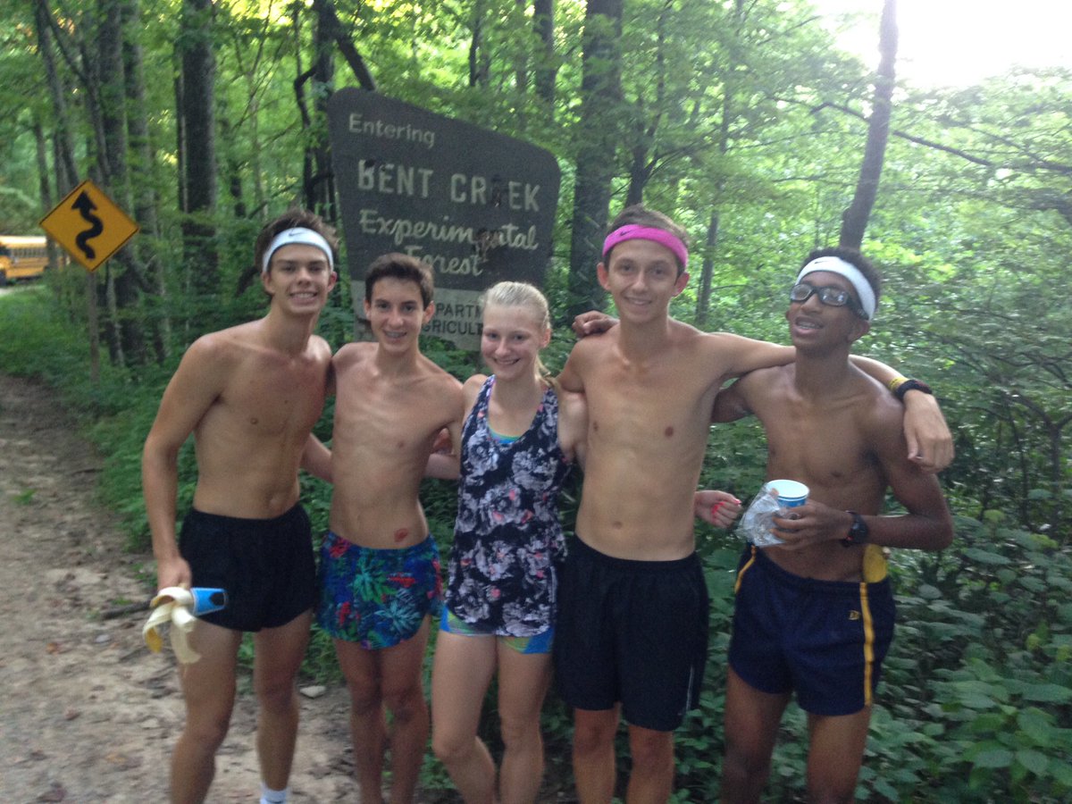 runwheelerxc's tweet photo. Wildcats on top of Buzzard Bait! Fun week in Asheville! #runSMRC @NikeSMRC #WildcatNation https://t.co/cDC0cGj7Bu