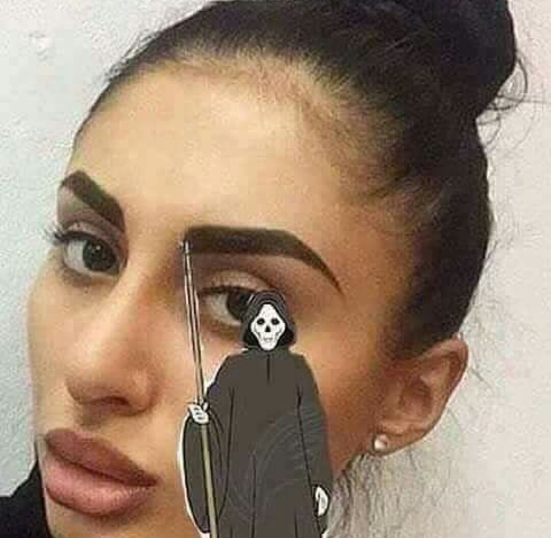 Девушка с бровями юмор