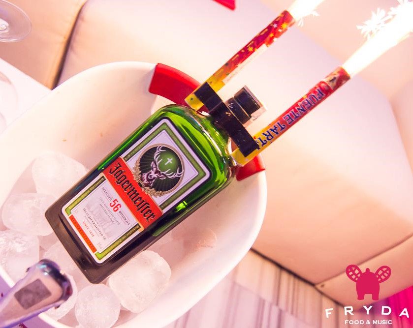 FrydaVickyO's tweet photo. Reserva tu #Vip en #FrydaSummer y vive una noche de lujo! Botella desde 100€ 5 Pax 🍸 #LISTA, #VIP y #CENAS: 625899445 #vickyoliver #valencia https://t.co/RysGIcuNoL