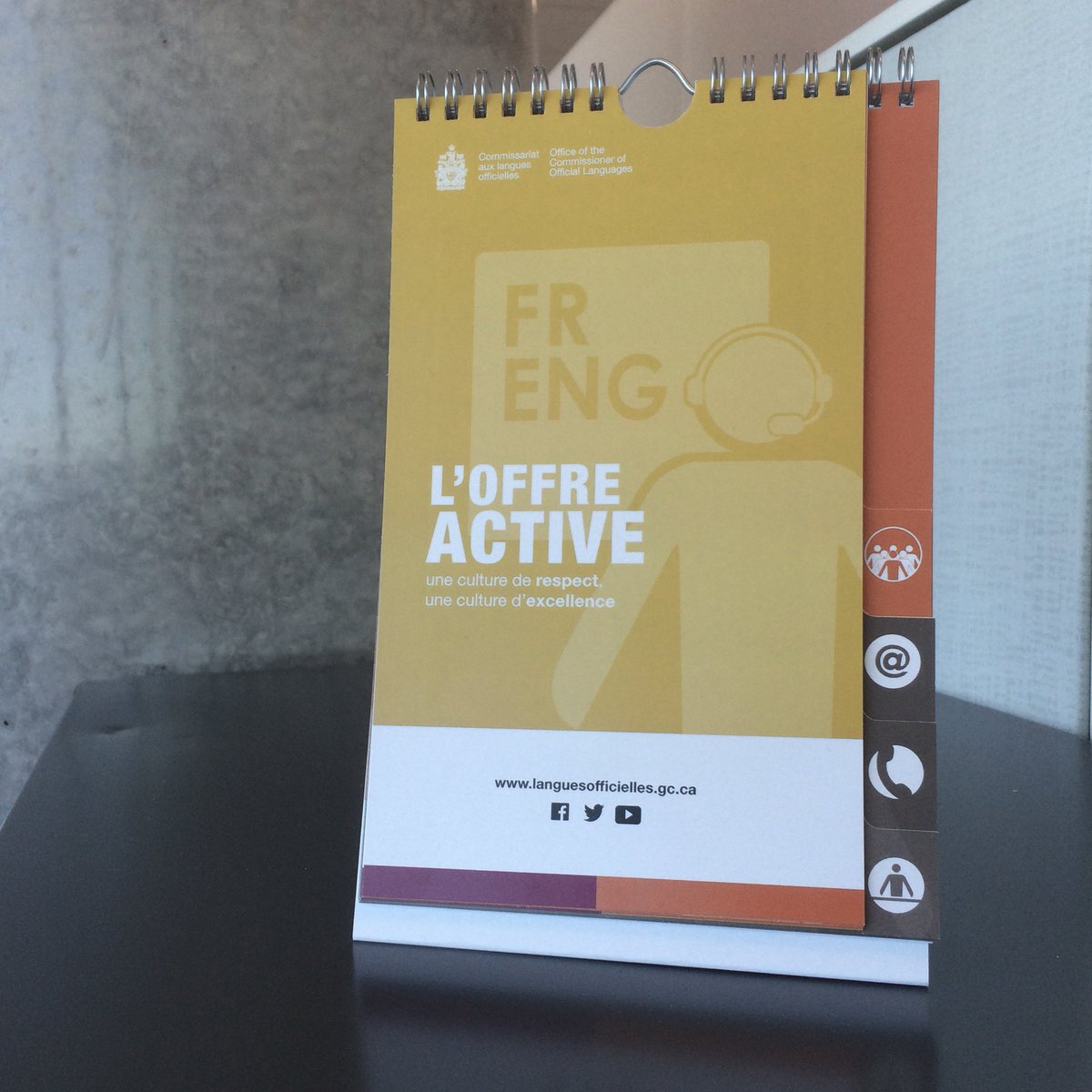2019AICL's tweet photo. L'offre active des #servicesFR est très importante. Un guide préparé par le @CLOduCanada peut vous aidez ! https://t.co/UyvbJM97HH https://t.co/lm9YS7sykX