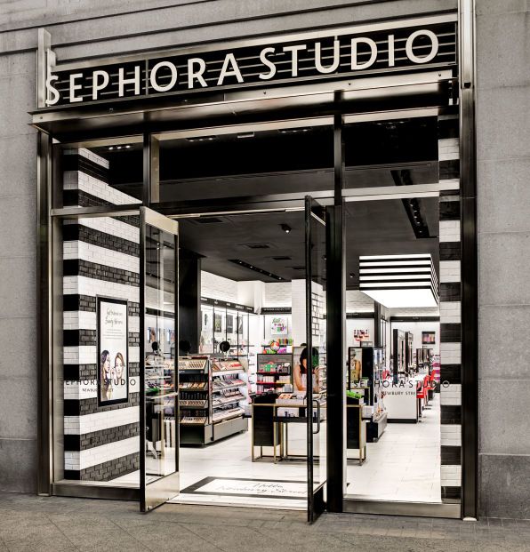 SoCloz's tweet photo. Sephora is experimenting with a boutique format to prepare for the #retail apocalypse https://t.co/pzpguawzHH https://t.co/ymDK9sbb1p