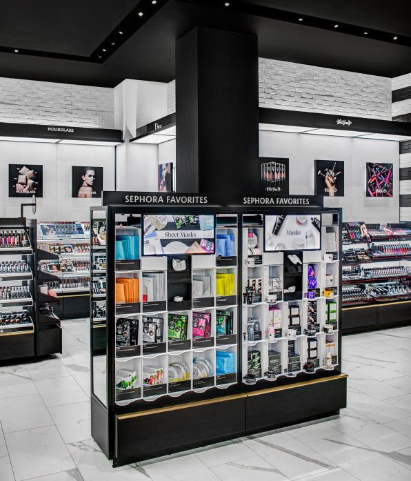 SoCloz's tweet photo. Sephora is experimenting with a boutique format to prepare for the #retail apocalypse https://t.co/pzpguawzHH https://t.co/ymDK9sbb1p