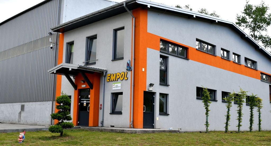 BiznesMediaPR's tweet photo. Rady PUK EMPOL w sprawie segregacji śmieci.
Więcej tutaj --> https://t.co/kkbY4OAYTE #empol #śmieci https://t.co/QlRBzQgvx9
