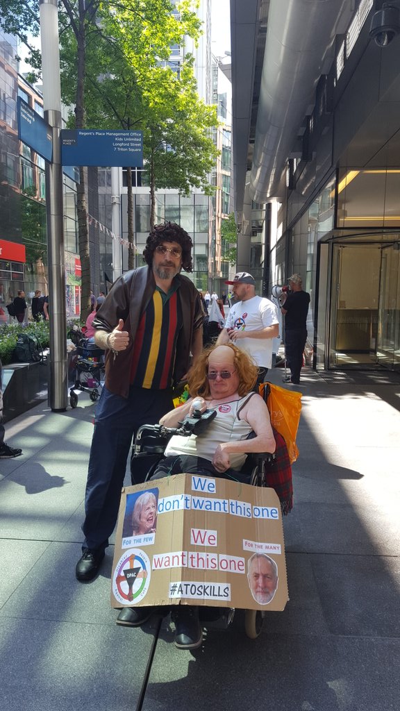 deafpassenger's tweet photo. Protest at Atos headquaters by DPAC #AtosKills #CutsKill #SummerofDiscontent #NotOneMoreDay https://t.co/IBhcEmYAjH