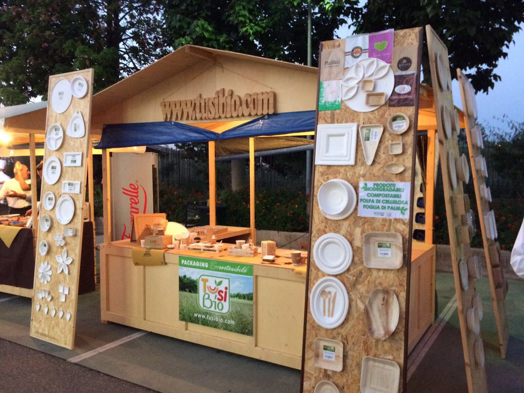 IPortali's tweet photo. Il cibo trova sempre coloro che amano cucinare e mangiare...oggi alle 18,00... #iportali #foodtruck #catania #streetfood #weekend #summer https://t.co/qlCbZLoTqp