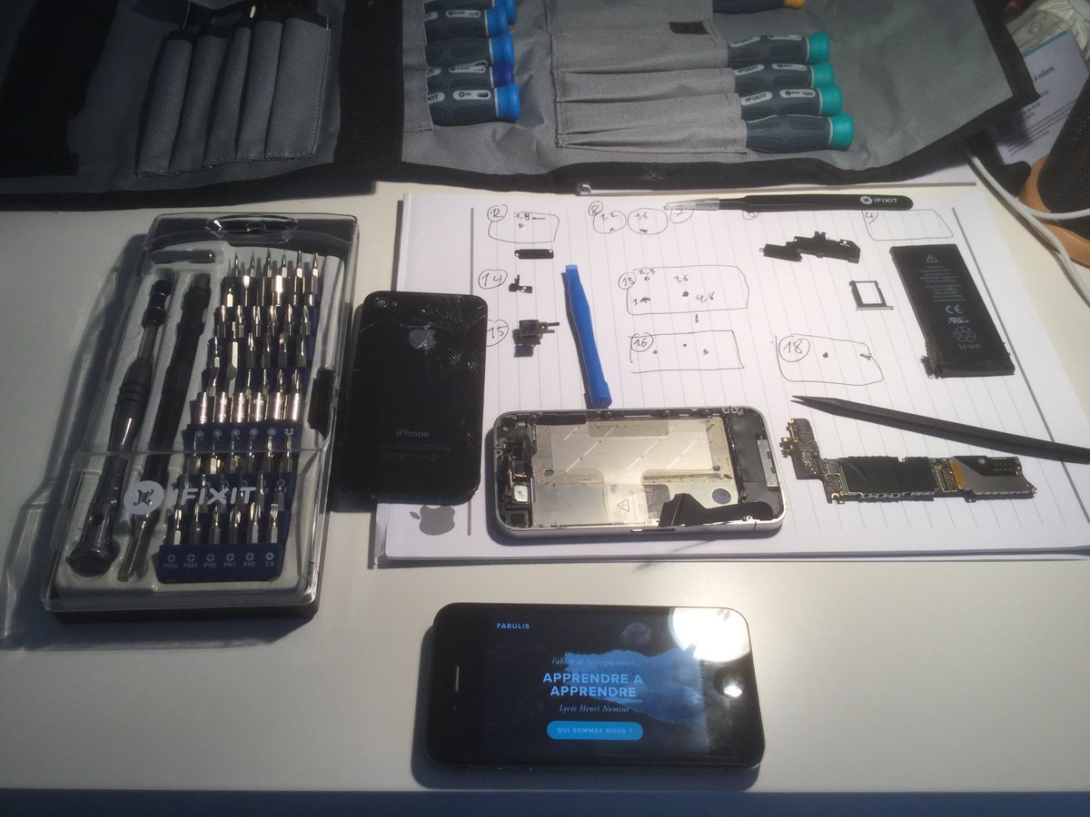 FABULISbox's tweet photo. Réparation #ordiphone au #Fablab. Coup de jeune à mon vieux compagnon de 2011🤓💸@iFixit 
Contre #ObsolescenceProgrammée et pour #AVAN #BYOD https://t.co/grIIUuK7dz