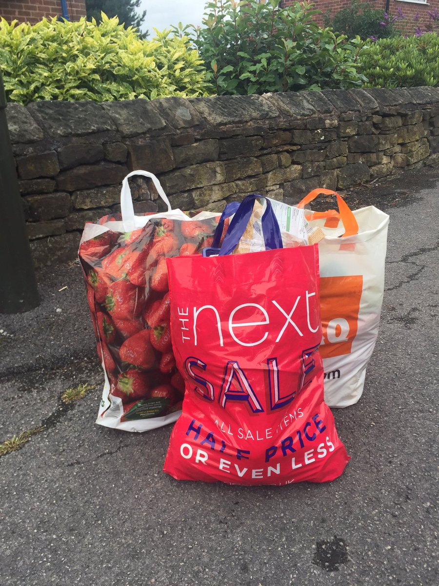 Spireitechick's tweet photo. @holling1 @EdinburghH_W @DublinClass @Mr_Melleney just made another special delivery to hazel @ chesterfield soup kitchen. #WasteNotWantNot https://t.co/WPkYBMSJMv