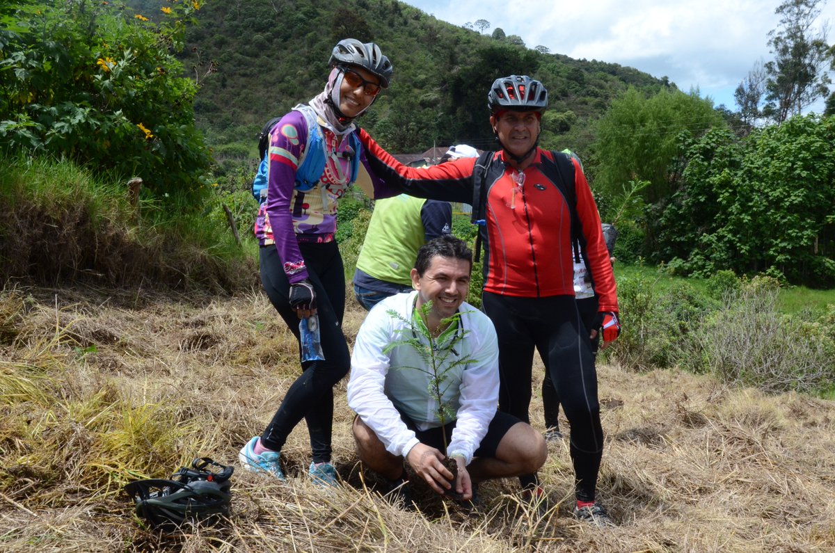 CAMHUILA's tweet photo. #BuenViernes Gracias #Huilenses Cada día somos más los #OpitasdeCorazón💚. Por el amor a nuestra tierra y el respeto a nuestra #Naturaleza. https://t.co/WSwdvGAqnt
