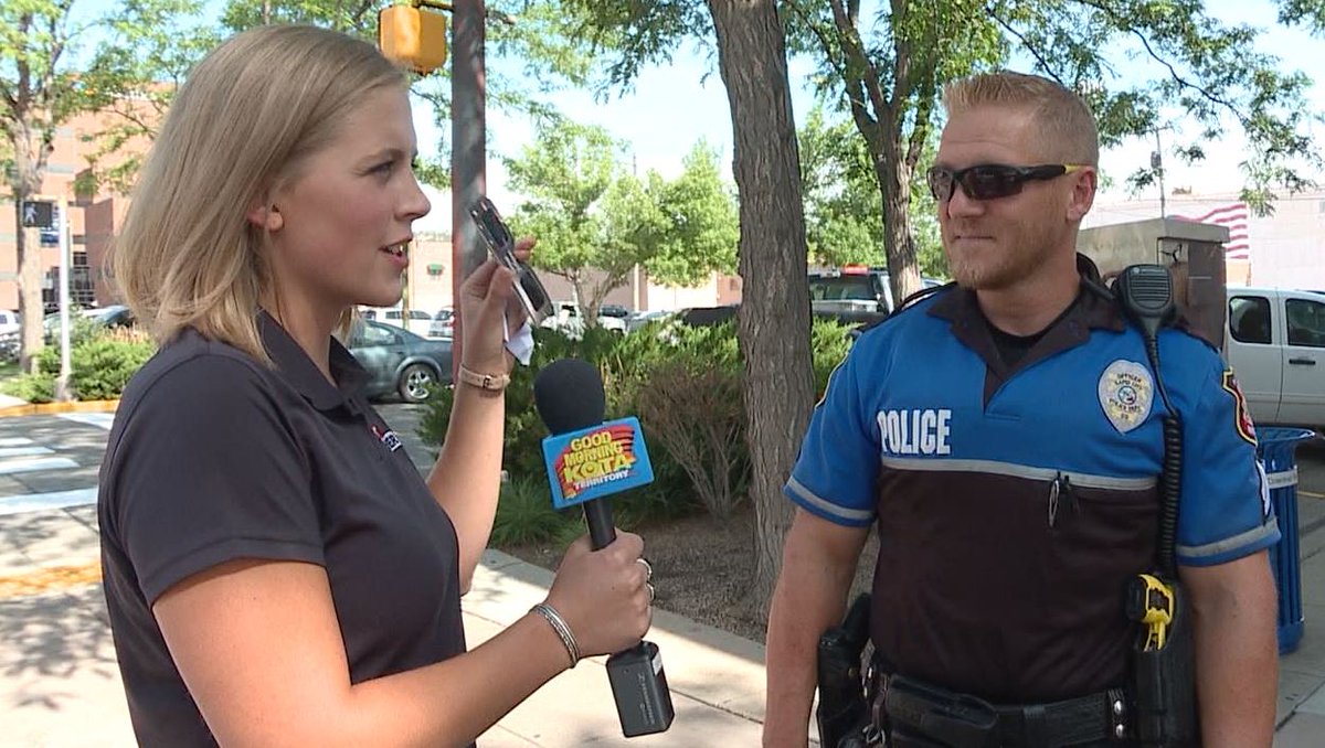 kotatweets's tweet photo. Schooling @RapidCityPD Officer Doyle on proper eclipse eyewear https://t.co/8mJo4isOn8 #Eclipse2017 #EclipseCountdown #KOTANews https://t.co/BBVLc8tmpi