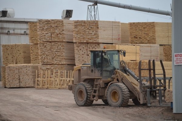Woodbrowser's tweet photo. Delivered lumber cost to US, competitiveness set to change https://t.co/PAoLNjFXCw by @CFIMag https://t.co/kOx0jPixAV