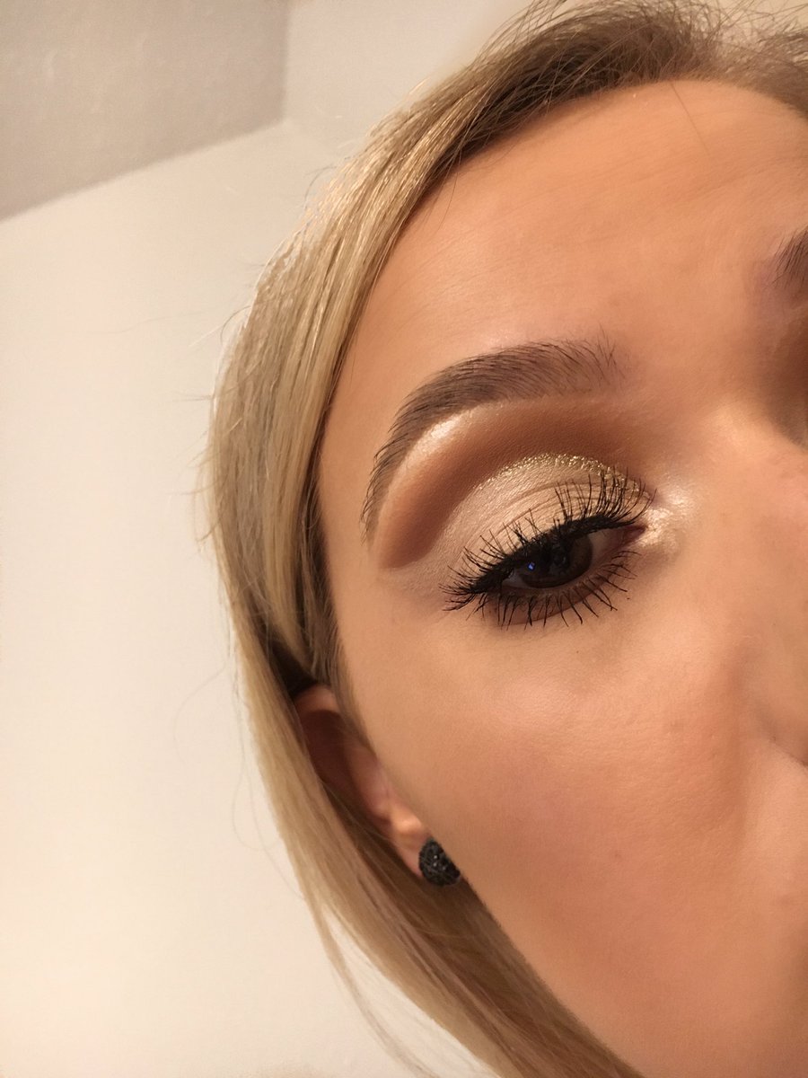Hannah_May47's tweet photo. My very first cut crease 🔪✨ inspired by @_brittney_kay ❤️ https://t.co/4hvfW0At33