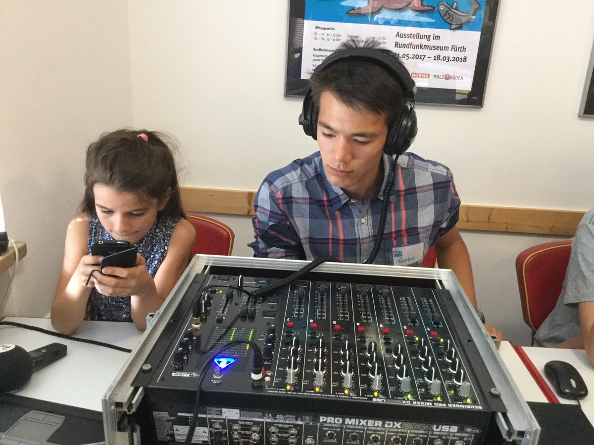 BLM_Bayern's tweet photo. Vielen Dank für den tollen #srt17 im @Rundfunkmuseum! Die Kids und Teens haben viel gelernt und hatten dabei viel Spaß #radiozukunftbayern https://t.co/4ZjpHoPEM2