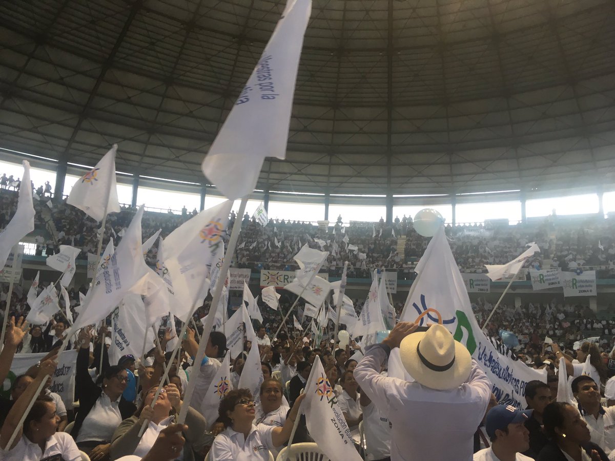 RedMaestrxsZ5's tweet photo. Se enciende la fiesta de @RedMaestrxsZ5 #DiálogoNacional #EducaciónParaTodos https://t.co/y1Yw95UMMy