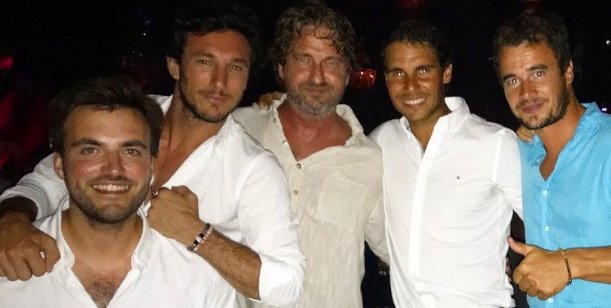 valentinacaff's tweet photo. ¿El del medio es #GerardButler o yo estoy loca? #ThisIsSpartaaaaaa https://t.co/WBrULV37xX