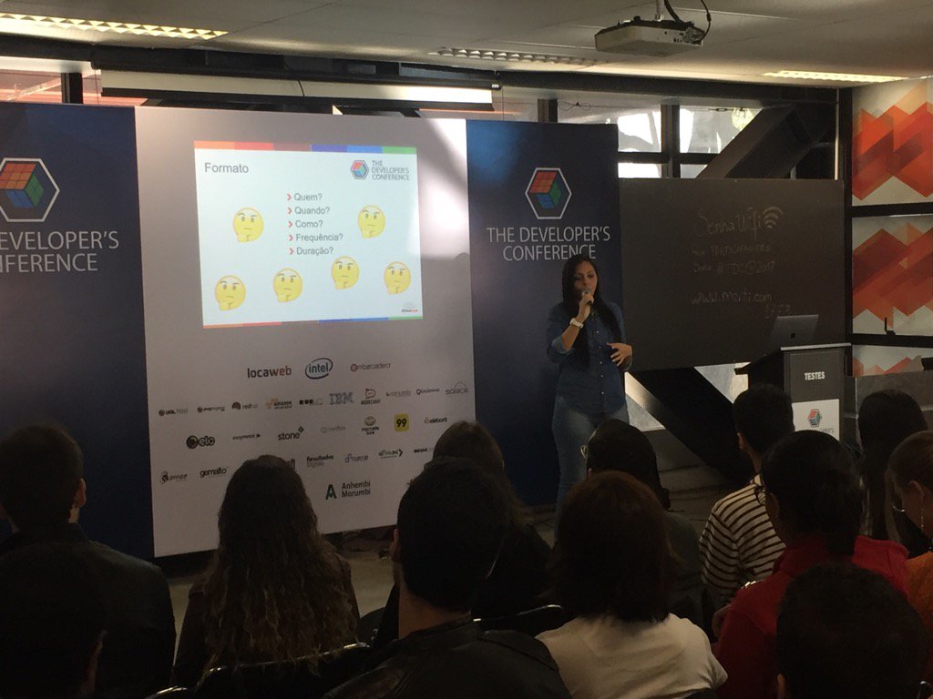 juliodelimas's tweet photo. Olha ai a @arianizac falando sobre #DevBoxTesting na #TrilhaTeste no #TheDevConf https://t.co/LD4hEpyjQf