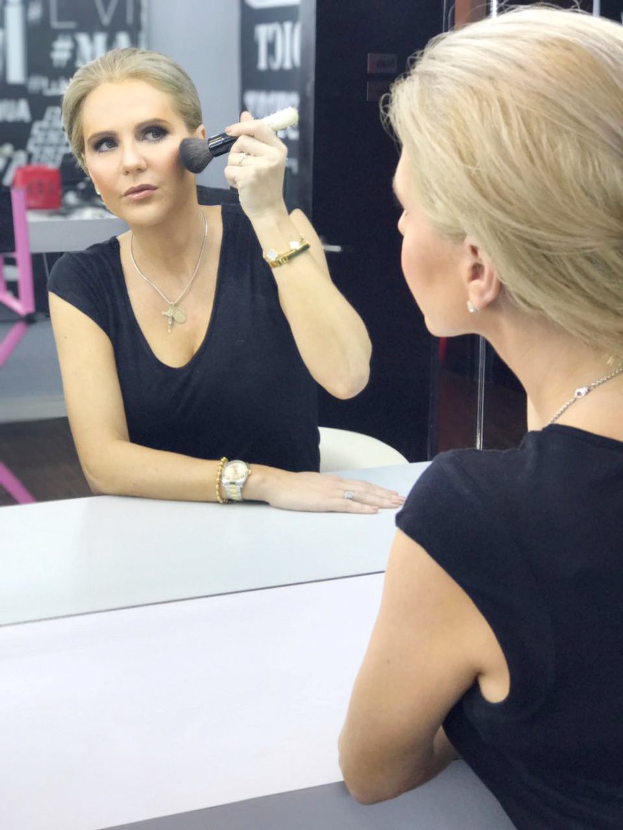 DualistikLife's tweet photo. Makeup is art, beauty is spirit!Time to enjoy the perfect summer glow #makeup #countoring #eyeshadow #lipstick #bronzer #sunkissed #skincare https://t.co/QByJYfGZfV