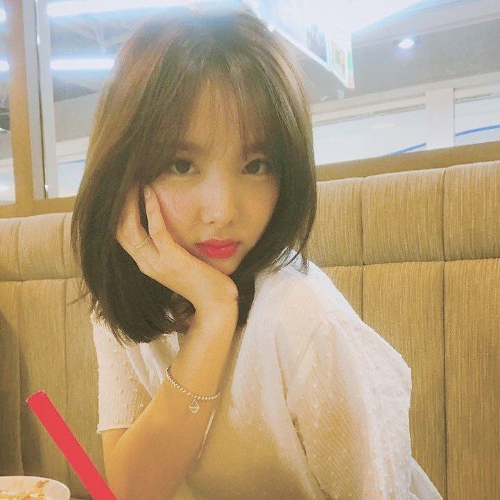 [#TGTrans] 🔹NETIZEN🔹
"Cuteness Boom Boom...#TWICE #Nayeon Lunch Greeting to Onces" #트와이스 

entertain.naver.com/read?oid=109&a…