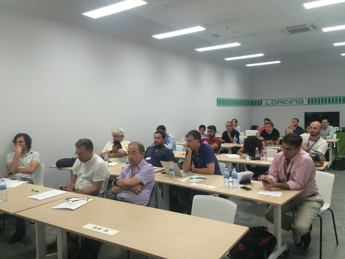 MedinaMediaTV's tweet photo. Después del almuerzo volvemos al curso organizado por @YerbaBuenaVR ahora escuchamos a Cristian Domínguez #ORV17 https://t.co/78p7DvdOAB