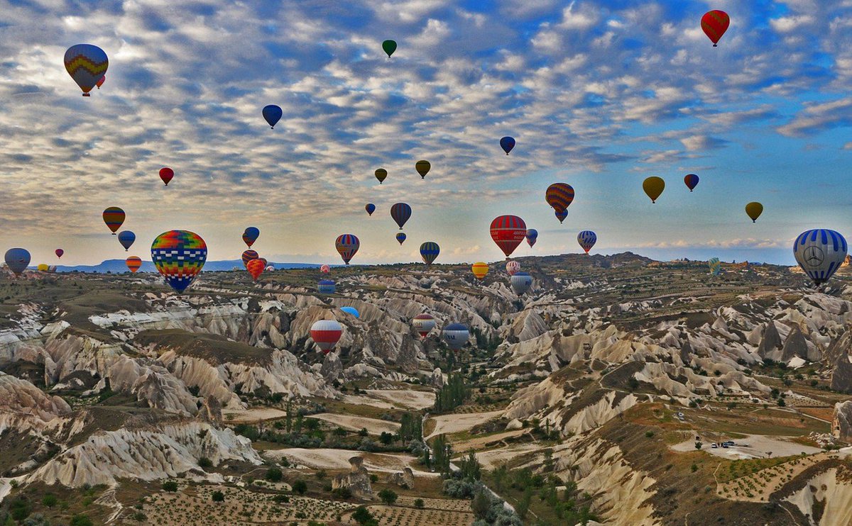 LuxuryTravel43's tweet photo. 20 Best Hot Air Balloon Rides Around The #World https://t.co/pJE4ew9wUT  #Travel #Adventure #TheTravelLove https://t.co/0qziGvNnTW