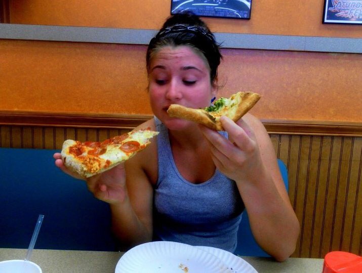 AudraLynn21's tweet photo. #NationalJunkFoodDay #flashbackfriday what's your favorite junk food #TeamAudra ?? https://t.co/KOezRAko5u
