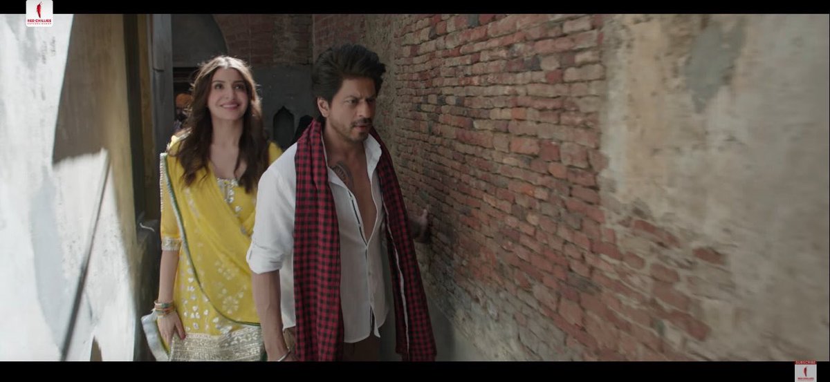 SRKCHENNAIFC's tweet photo. After 5 awesome #JHMSMiniTrails here's @iamsrk & @AnushkaSharma starrer the blockbuster #JHMSTrailer😍
Watch here👉🏻 https://t.co/XHw1wjZEm0 https://t.co/d97T5EN1l5