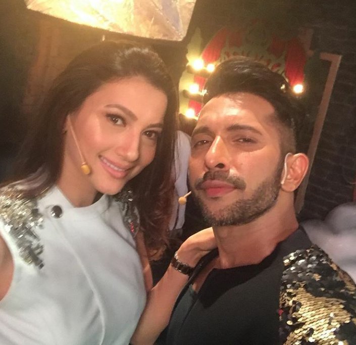 GauaharKhan_Net's tweet photo. A vision in white ๐ @GAUAHAR_KHAN
#AboutYest
Watch her out @ #TheDramaCompany as a guest host only on @SonyTV
// comingsoon https://t.co/e7zOu50yDj