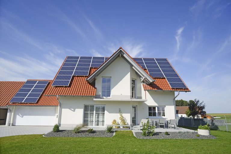 KinetEco's tweet photo. Are you considering going solar? We break down 5 of the top reasons to make the switch on our blog: https://t.co/phfBRV6345 #sustainability https://t.co/RHKZvUChQ6