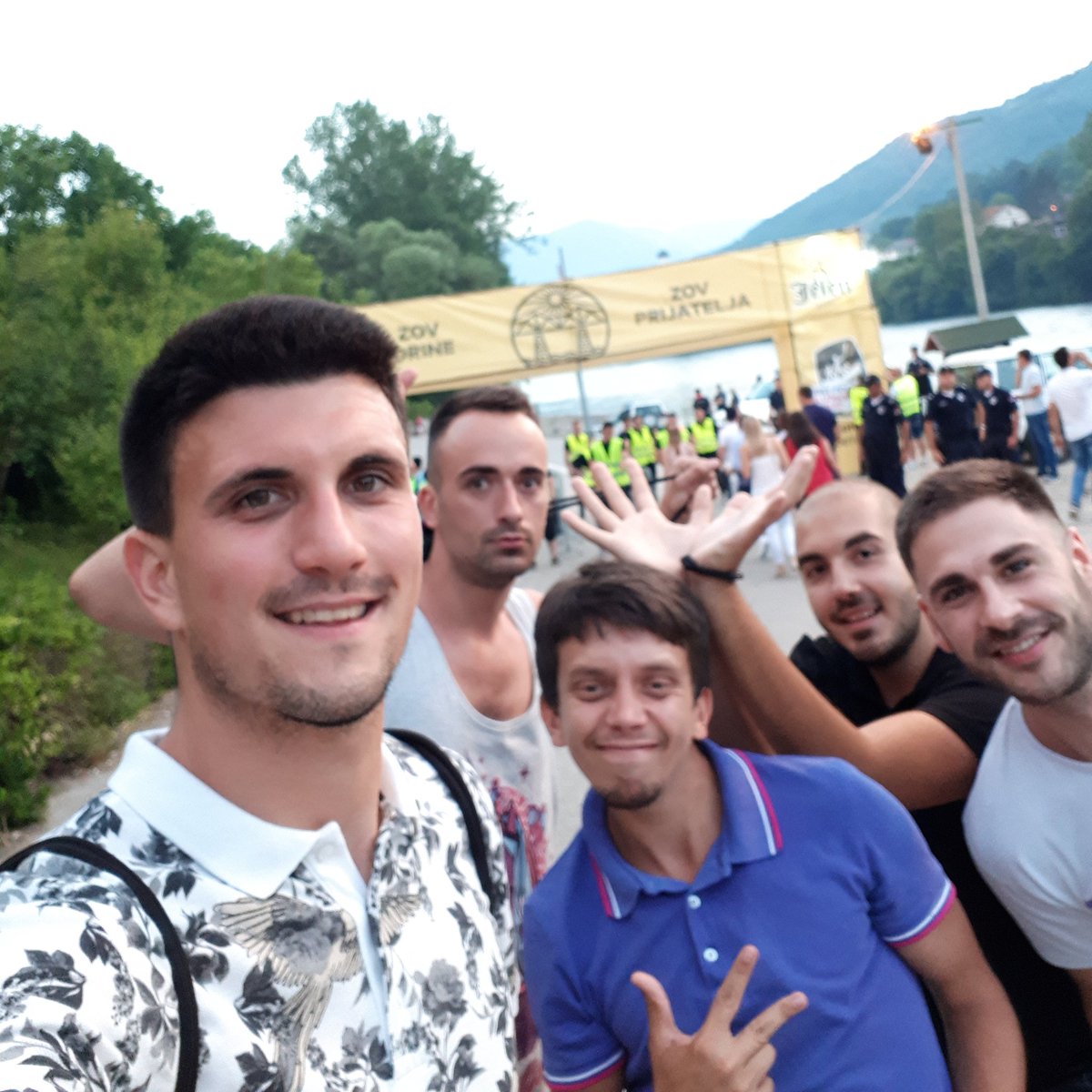 simke33's tweet photo. Tu smo
#MostFest #ZdravkoColic #BajinaBasta https://t.co/MbkFAQXvIw