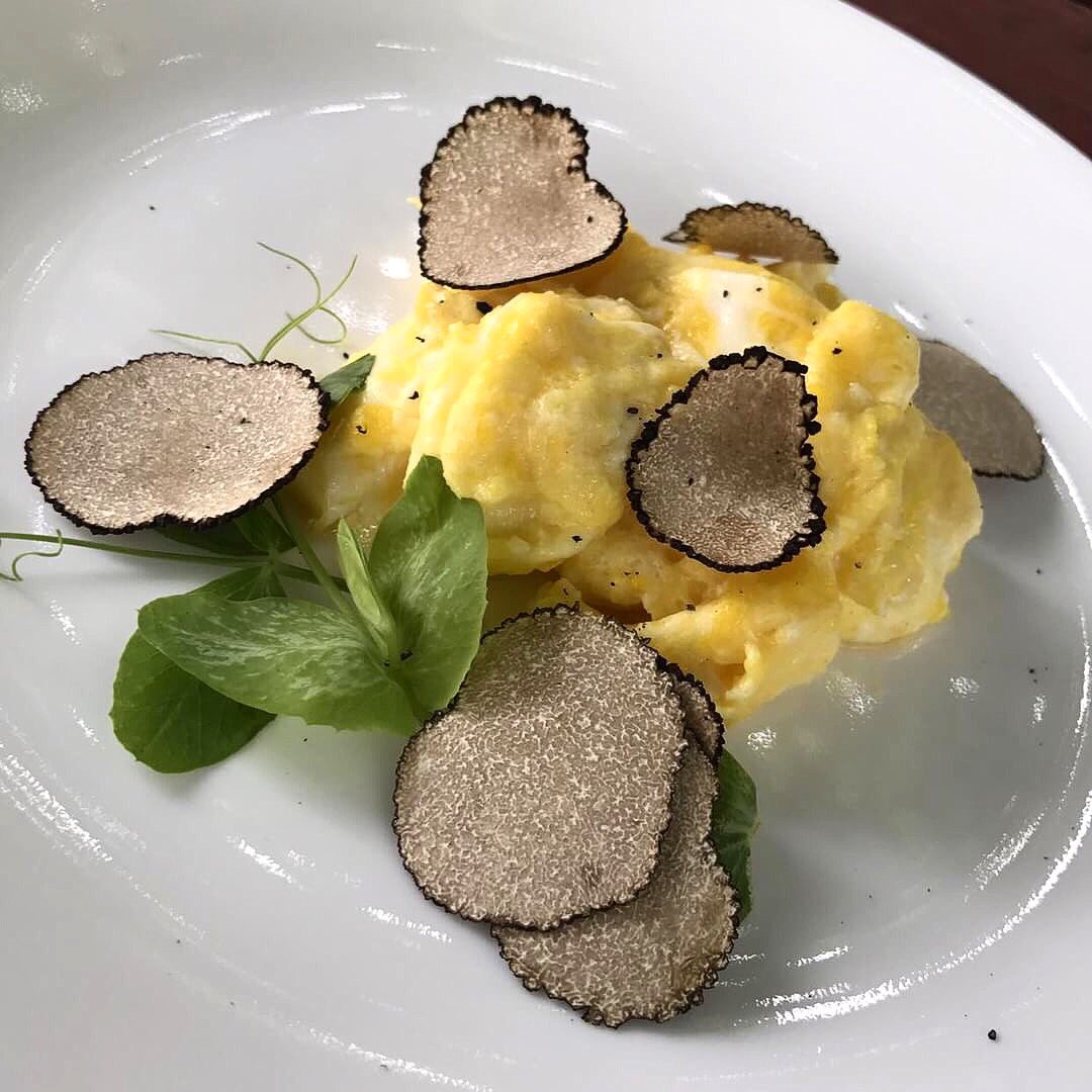 UrbaniTruffles's tweet photo. Brunch can never go wrong with truffles: Polenta, Morel Mushrooms, Poached Egg & Urbani Summer Truffles. Photo credit: #ChallengeIngredient. https://t.co/DAFmmM6Rws