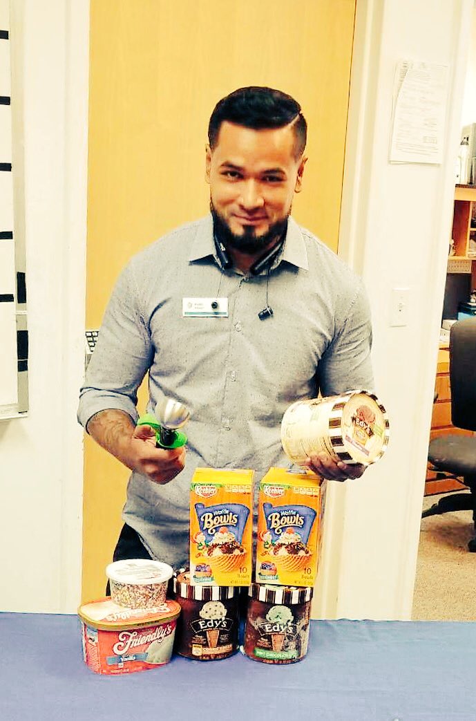 Serving up some Ice Cream and Entertainment #KeepitcoolNER #Waltham #NORTHeast #ourNE <a href="/RayPagan8/">Ray Pagan</a> <a href="/BlevinsMandi/">Mandi Blevins</a> <a href="/JPotter24/">Jason Potter</a> <a href="/JannaDucich/">JannaDucich</a>
