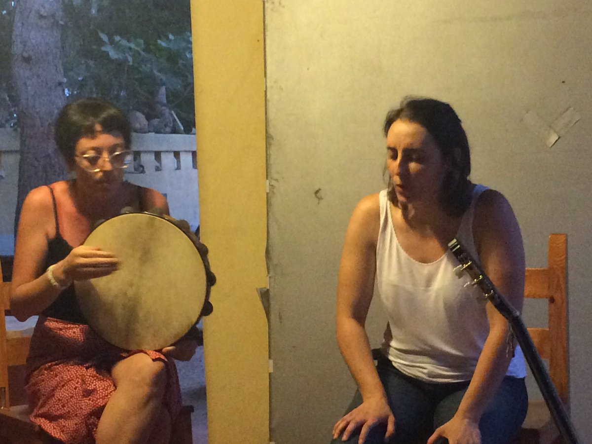 #FimmineFimmine una canzone del lavoro femminile sulla coltivazione del tabacco in #Salento #LeFattizze #parole in #canto @RobertaPalladino