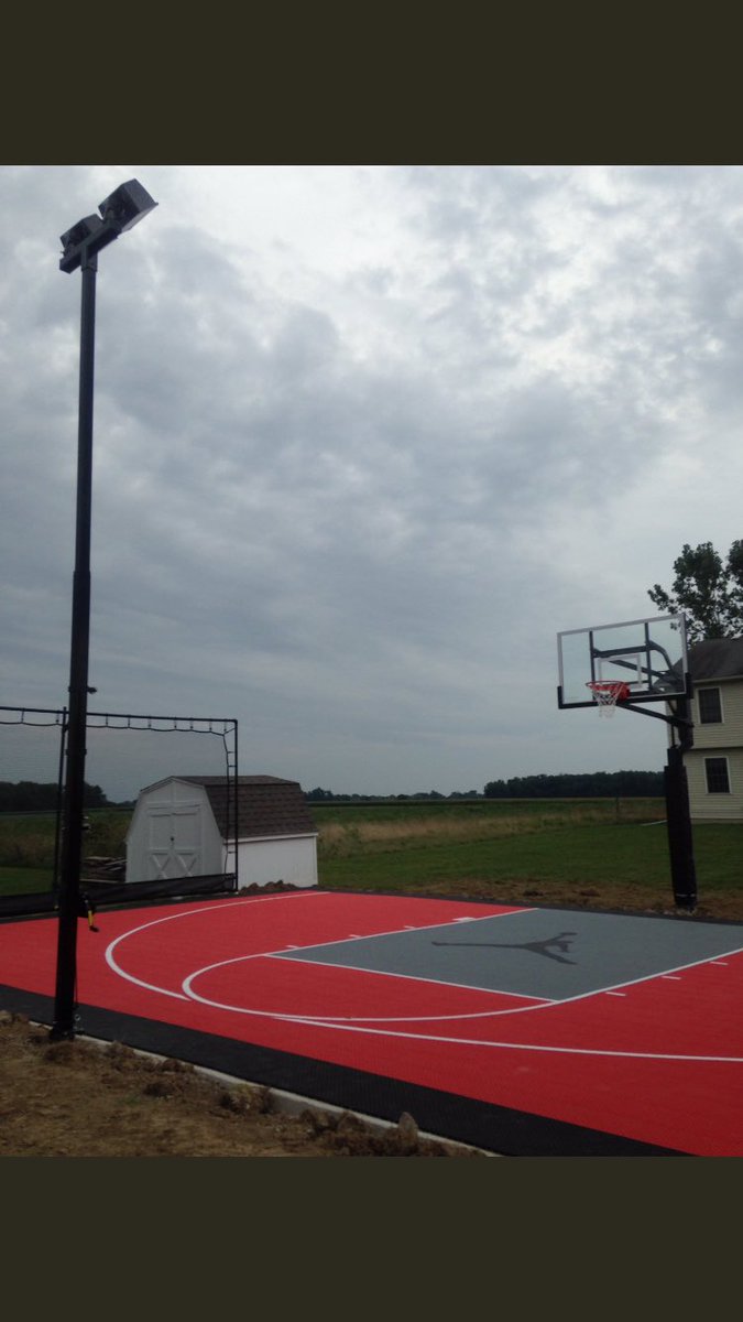 LBHS_SS16's tweet photo. This Monday will be the 2nd Annual Skippy Ball 3v3 Tournament. Games begin around 6. DM us if you wanna make a team &amp; for more info. https://t.co/L7ZXYqZLLN