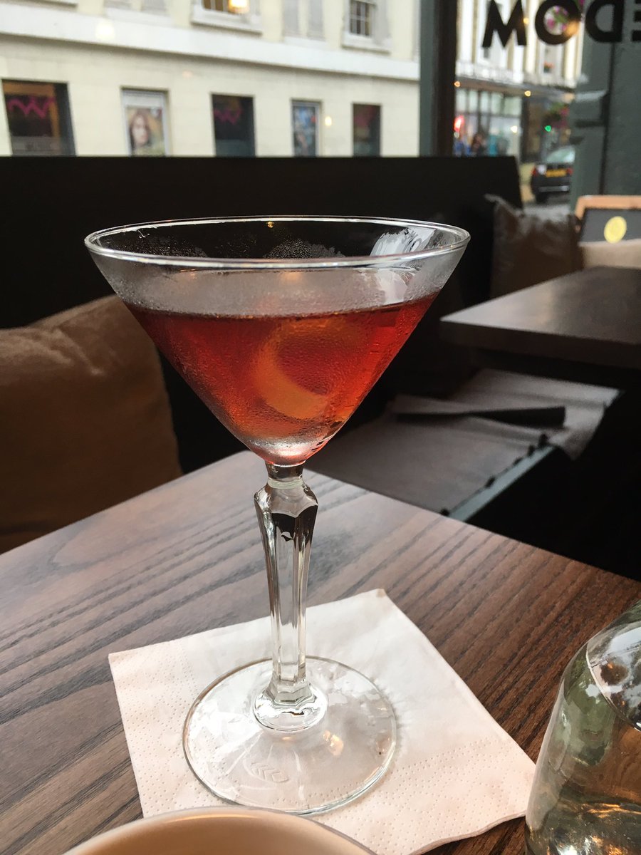 Having the loveliest gin cocktails <a href="/cabinetrooms/">Cabinet Rooms</a> <a href="/CulinaryChatter/">Tim McMinn 🇬🇧🇩🇪🇺🇦</a> <a href="/CazPerry/">Caz Perry</a> <a href="/winchestervibe/">Winchester Vibe</a> <a href="/WinchesterLifes/">Winchester Lifestyle Magazine</a> <a href="/KingsgteVillage/">KingsgateVillage</a>