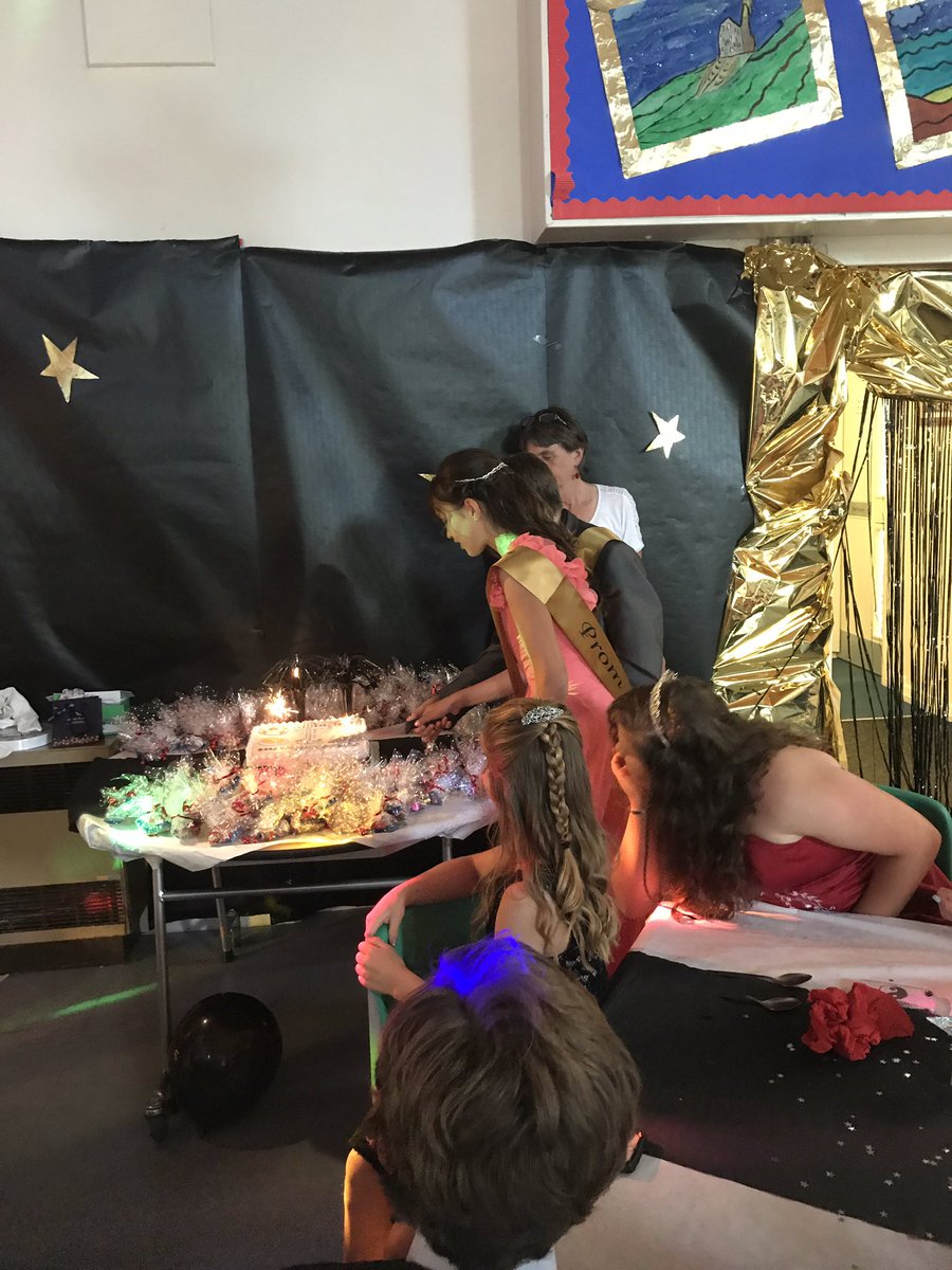 PiranCross's tweet photo. Prom king and queen https://t.co/7p3ukR3XWF