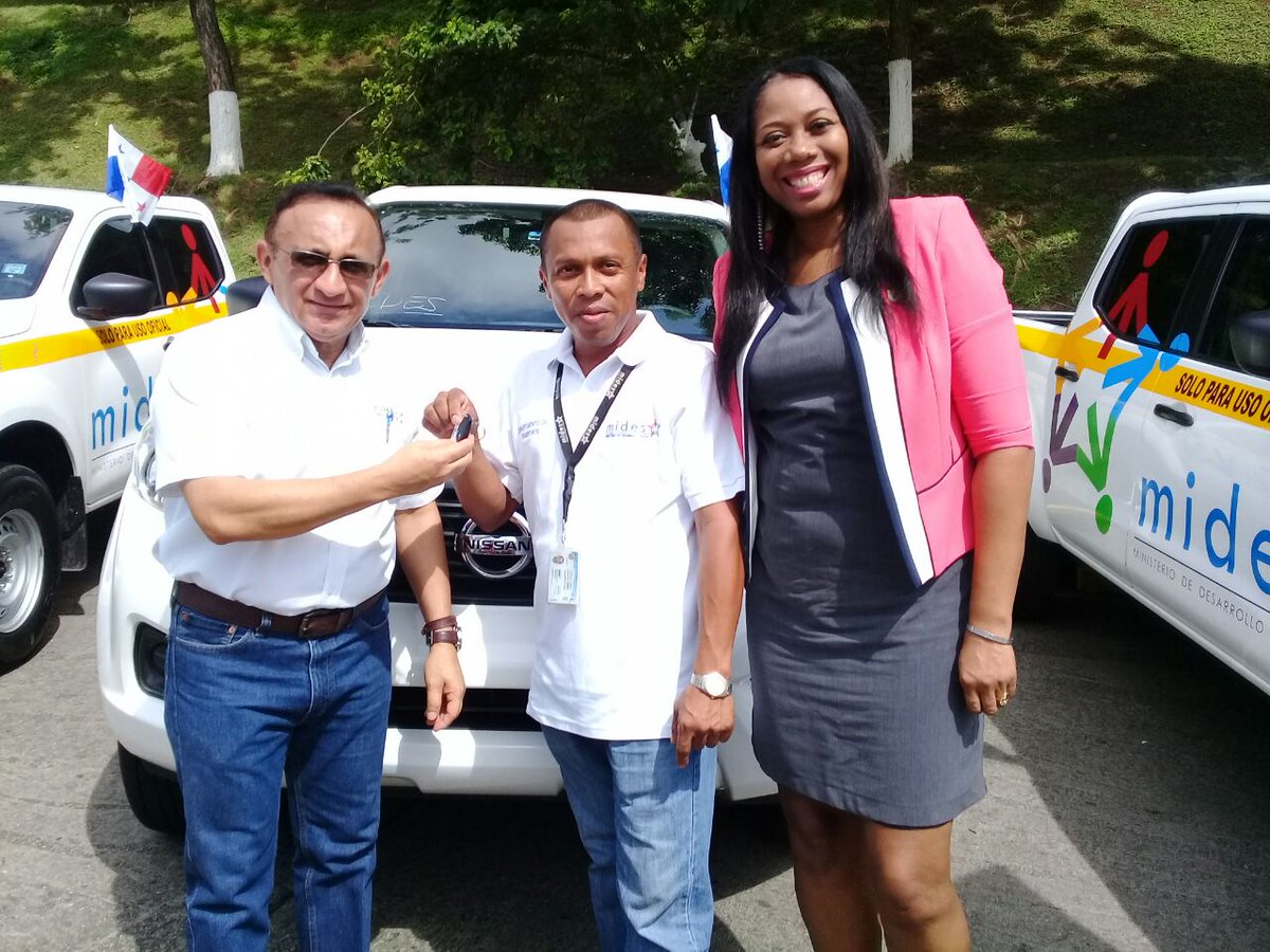 diatkinsong's tweet photo. Mides-Colón recibiendo una nueva flota de vehiculos de parte del despacho superior para brindar un servicio mas eficiente a los usuarios. https://t.co/Y372u1sReV