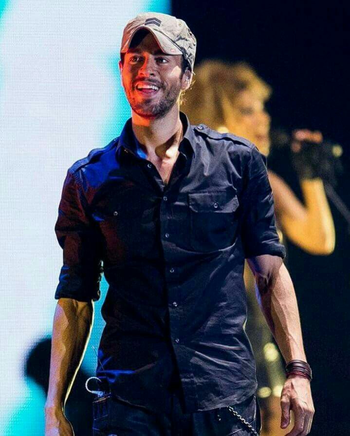LiaOtt's tweet photo. We will stand by you forever @enriqueiglesias #enriqueiglesias #wecanfeelyourloveenrique #weloveyouenrique #wellstandbyenrique #forever https://t.co/E2U4Jm4Ynl