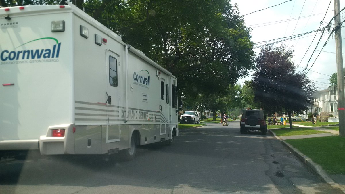 The Cornwall Command Center has just shown up on site for the investigation. #CornwallON #fire https://t.co/vumeo9Ky9M
