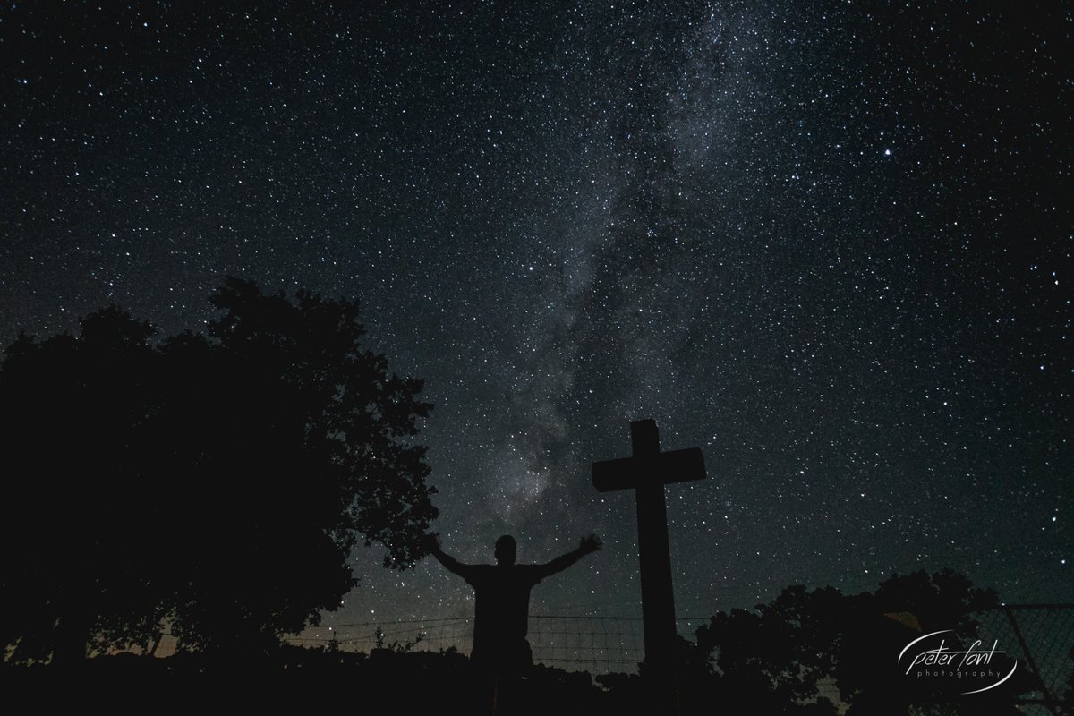 ¿Has probado a abrazar el universo?
#LosPedroches #Starlight #Pozoblanco #nightshoot #nocturna #vialactea #myway #fotodeldia
