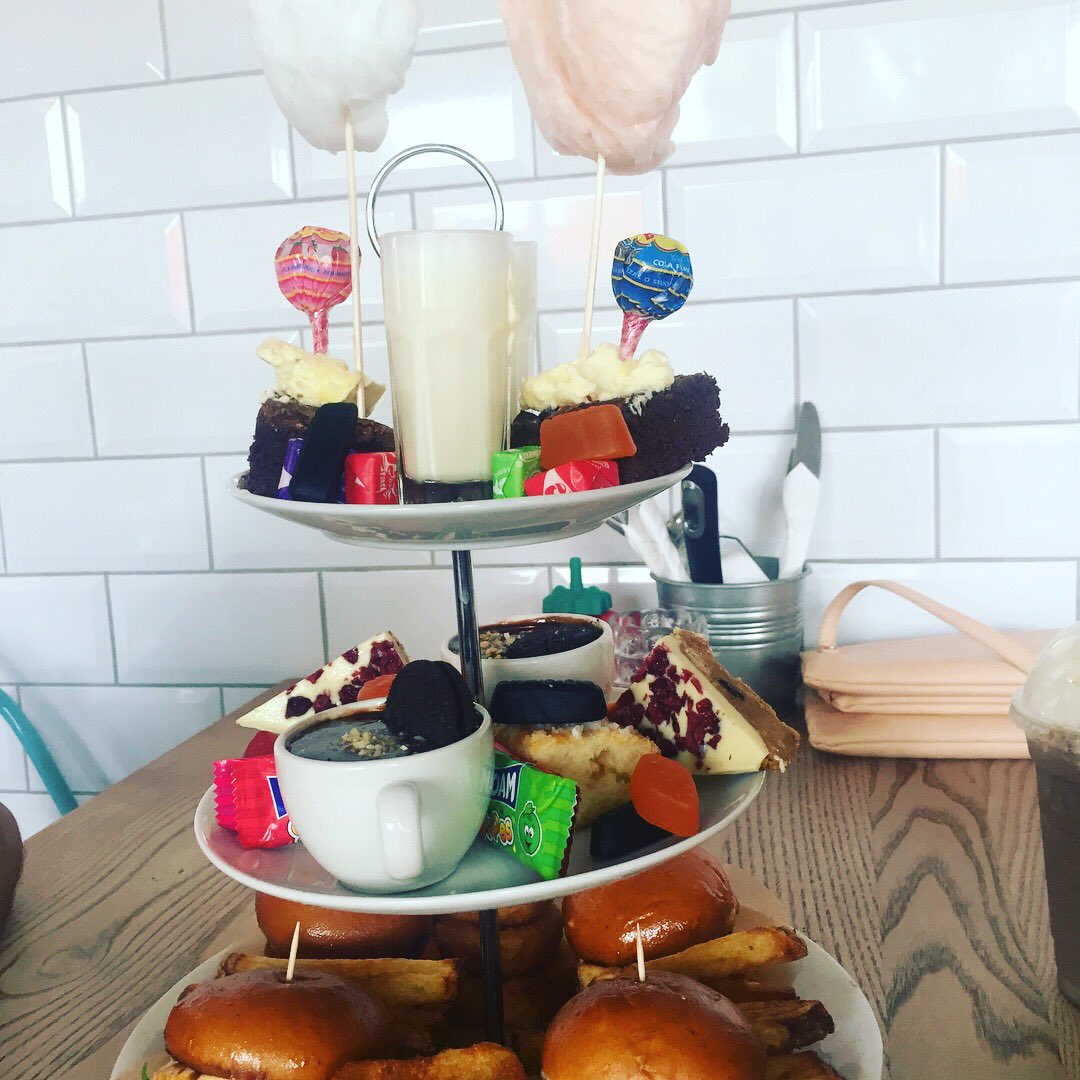 Jo_Vinci's tweet photo. Hugely defeated by the afternoon tea at Mu Mu Shed this afternoon! #afternoontea #cheatdaydoneright https://t.co/DLoMhhrNvo