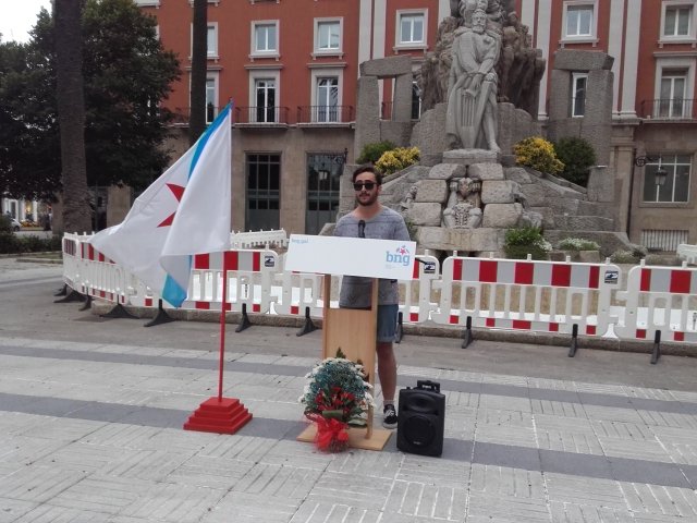BNGACorunha's tweet photo. Comeza a nosa XXIII homenaxe a #CurrosEnríquez
#DíaDaPatria
#OutroRumbo
As nacionalistas galegas de hoxe correspondenos coller o seu facho https://t.co/rOAjsjaxku