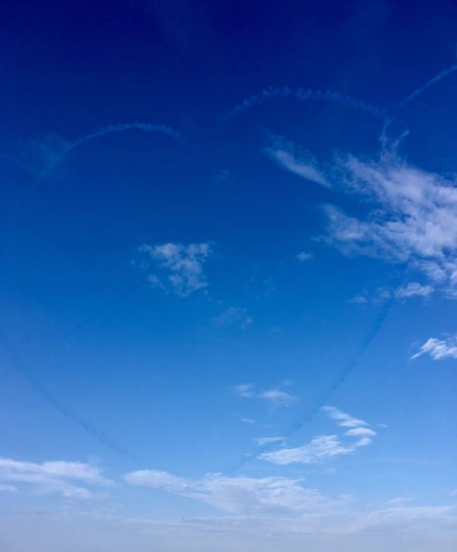 ChronicleLive's tweet photo. The @rafredarrows make a blue heart in the sky in memory of Bradley Lowery #SunderlandAirshow 
https://t.co/UT2fN6xUH8 https://t.co/Sj3VvXYxVC