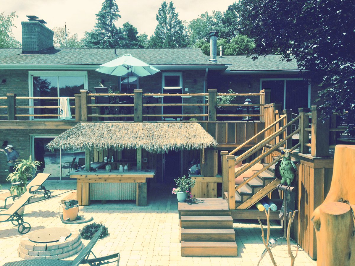 Can you say tiki bar😜😜😜