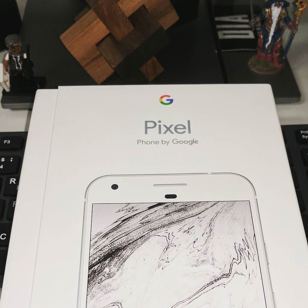 OfficerRandom's tweet photo. Не "насосал", а "employee benefits" #bitgames #ЛёхаГугл #GooglePixel https://t.co/JMKXIKD9oJ https://t.co/swJlZ0t2vj