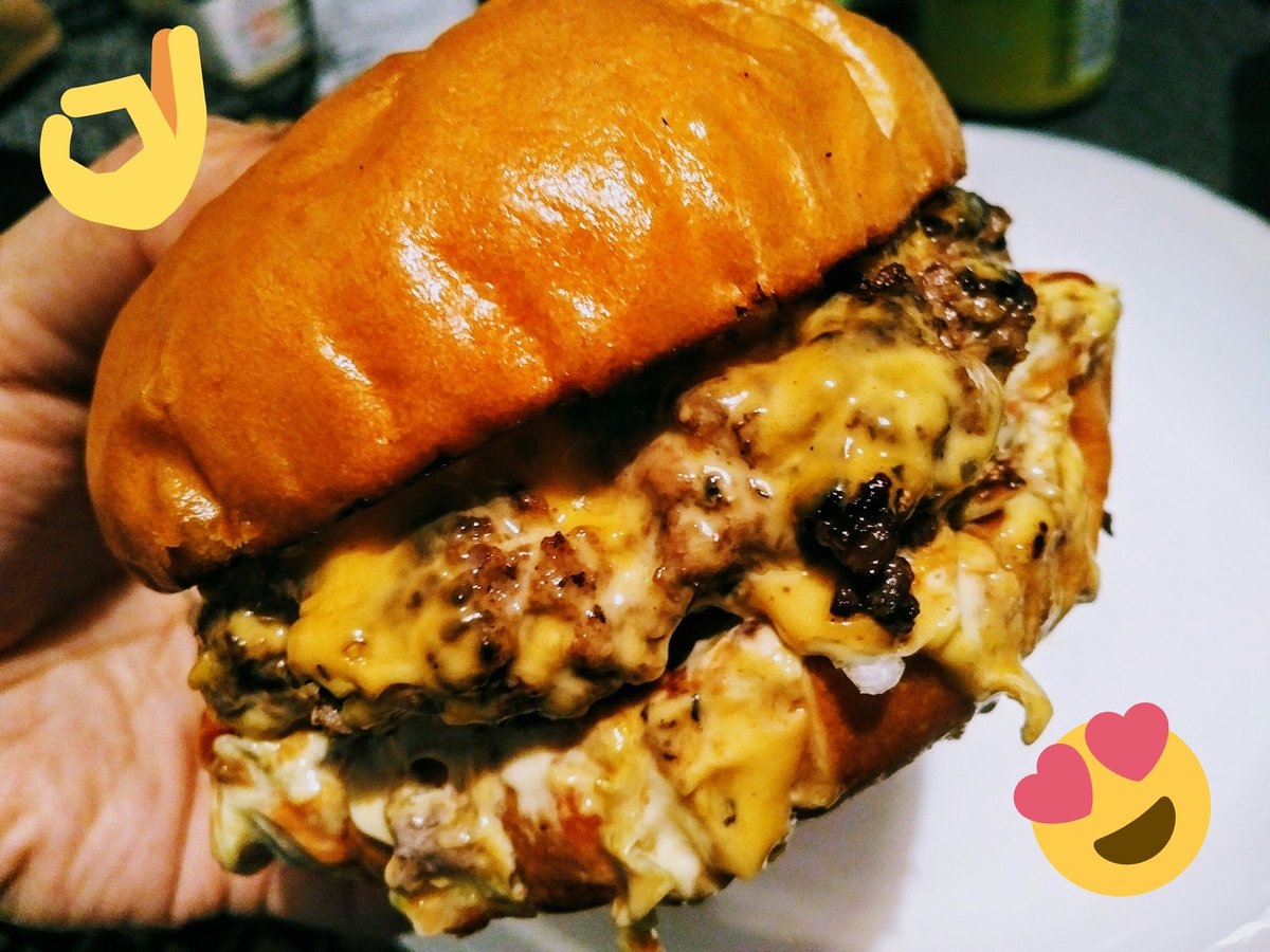 SKCwitter's tweet photo. @TheMeatShack @thorp17_brum @_Gary_Anderson
#drippingfilthygoodness #comingsoon to #Chinatown @EnjoySouthside
@ichoosemag @BrumHour https://t.co/3vFR4h8jGp