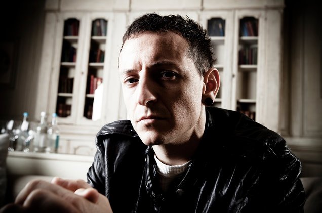 billboard's tweet image. Chester Bennington died by hanging, coroner confirms blbrd.cm/jpISqI